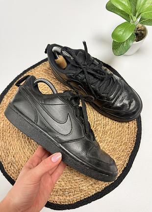 Чорні базові кросівки nike