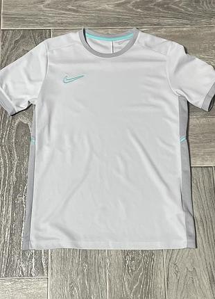 Спортивна футболка nike dri-fit