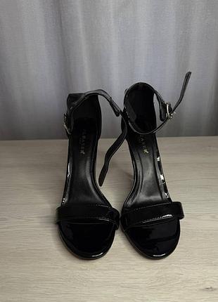Женские туфли pleaser amuse-10 на ремешке до щиколотки