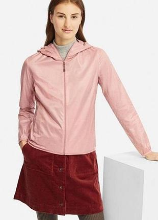 Ветровка от uniqlo.