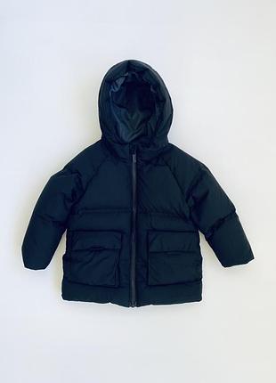 Зимова куртка пуховик zara чорного кольору з капюшоном на 1-1,5 роки / розмір 86