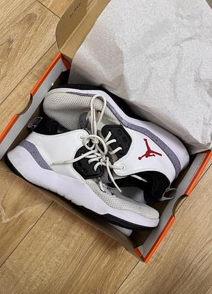 Оригінал кросівки чоловічі jordan 42.5 розмір 27 см б/у