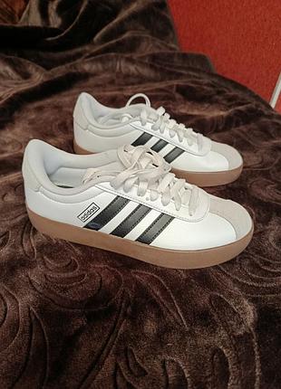 Кроссовки adidas женские 4