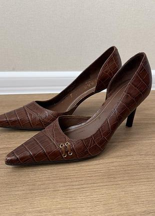 Вінтажні туфлі lauren ralph lauren croc embossed leather pumps