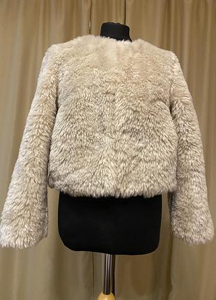 H&m гарненька, легенька, молодіжна шубка, дуже приємне мʼякеньке єко хутро.