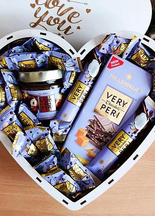 Подарунковий бокс серце з солодощами для дівчини на день закоханих 8 березня день народження (ar465-1)