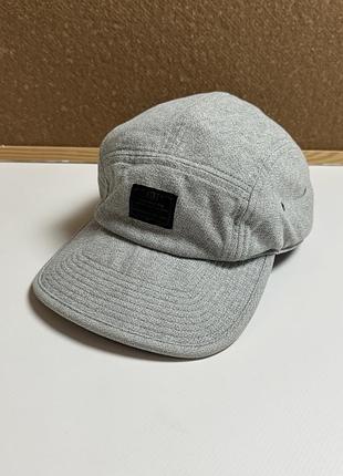Кепка nike 5 panel camper cap серая бейсболка с ремешком one size