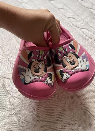 Рожеві крокси дитячі для дівчинки  бренду disney