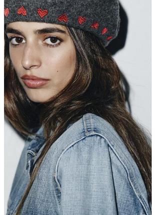 Берет з сердечками zara