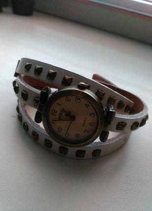 Годинник - браслет з шкіряним ремінцем3 фото