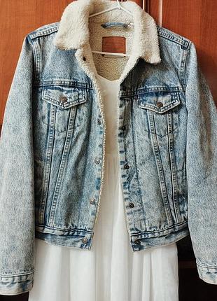 Джинсовая куртка на меху levis