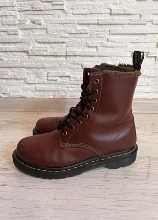 Шкіряні черевики на хутрі dr. martens