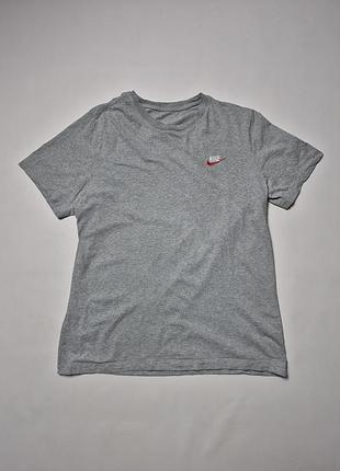 Серая мужская футболка nike с вышитым логотипом размер l