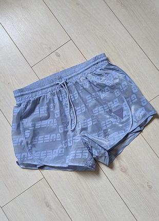 Новые спортивные стоковые шорты от бренда guess