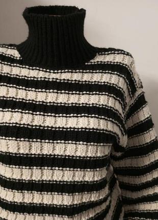 Теплий светр в смужку 
h&m 2