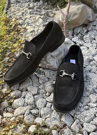 Мокасини чоловічі salvatore ferragamo чорні замшеві з пряжкою gancini, розмір 45