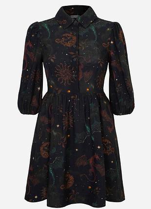 Чорна міні-сукня-сорочка з принтом phoenix dragon printed mini shirt dress від бренду disturbia.