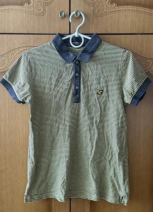 Хлопковое поло в горизонтальную полоску от британского бренда lyle & scott vintage с фирменным золотистым логотипом в виде орла на груди.
