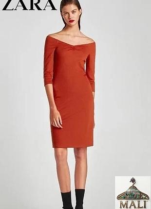Платье с открытыми плечами zara