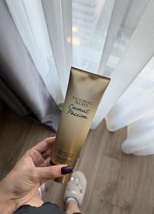 Лосьйон для тіла victoria's secret coconut passion