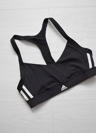 Актуальний спортивний топ adidas