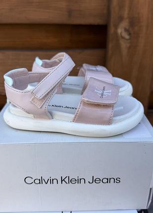 Дитячі рожеві босоніжки calvin klein jeans
