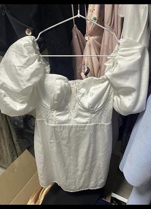 Платье фирмы missguided