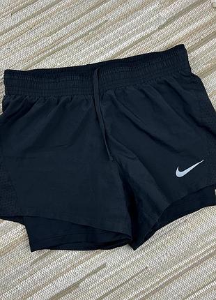 Спортивні шорти nike