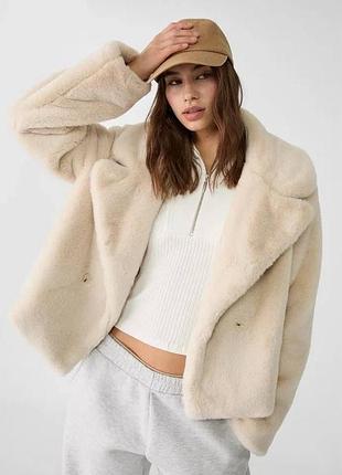 Стильная укороченная эко шуба stradivarius, размер m