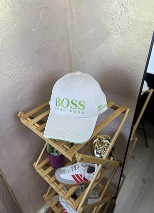 Преміальна кепка boss green серії bmw pga championship. натуральна дихаюча бавовна, якісна вишивка та металева фірмова люверс-застібка.