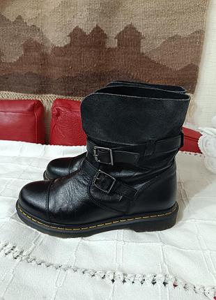 Черевики dr. martens з ремінцями та замшевою відворотною манжетою (байкерський стиль / grunge)