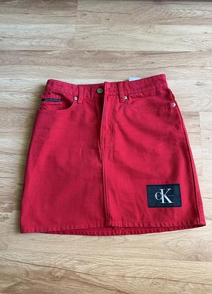 Жіноча міні-спідниця calvin klein червона джинсова