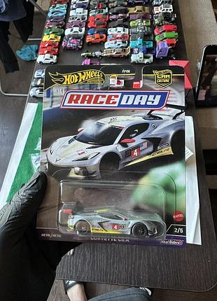 Колекційна моделька hot wheels corvette c8 r race day сріблястий