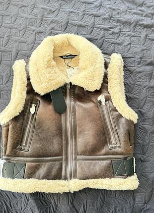 Жилетка жіноча zara з хутром, коричнева, розмір xs