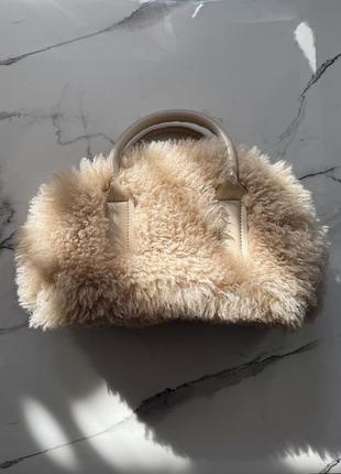 Сумка нова stradivarius бежева зі штучного хутра під ламу пухнаста