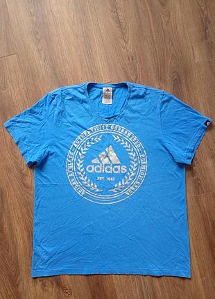 Брендовая футболка adidas.