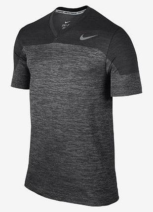 470 грн 
мужская спортивная футболка nike dri-fit knit v-neck, 
размер s