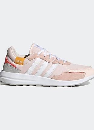 Жіночі кроссівки модель adidas retrorun у вінтажному біговому стилі
