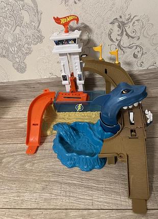 Автотрек  hot wheels «полювання на акулу»