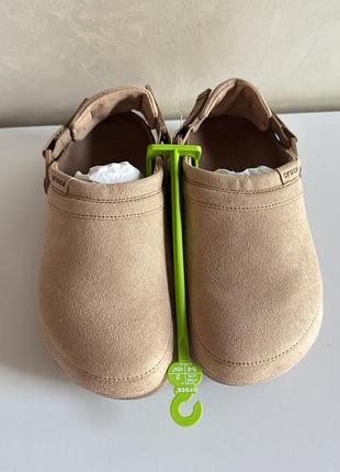 Босоніжки та сандалі жіночі crocs замшеві бежеві