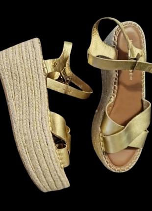 Kurt geiger золотые босоножки