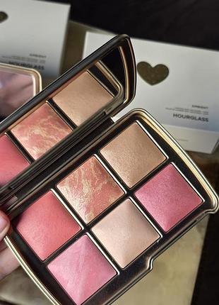 Палетка hourglass love palette в наявності