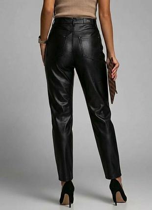 Кожаные трендовые утепленные брюки zara