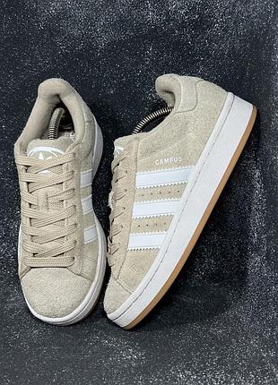 Жіночі бежеві замшеві кросівки adidas campus