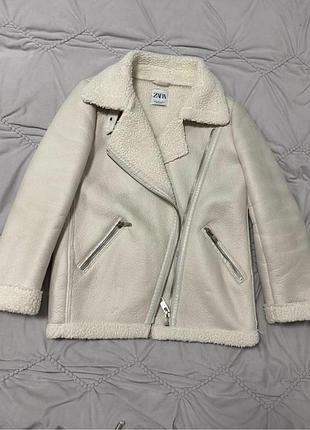 Дублянка жіноча zara молочна зі штучного хутра