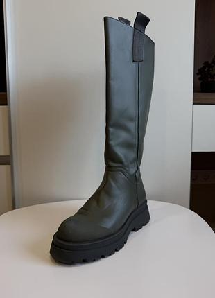 Чоботи stradivarius
