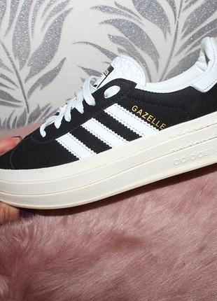 Adidas кросівки 22.3 см устілка