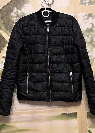 Стильная демисезонная куртка-бомбер outerwear (размер m)