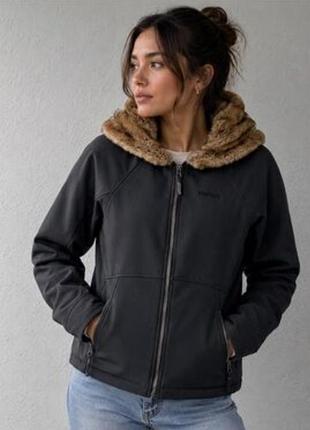 Чорна жіноча куртка marmot wm's furlong jacket з міцного та вітрозахисного матеріалу softshell. s
