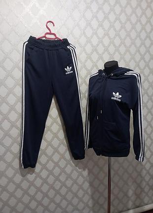 Спортивный костюм женский